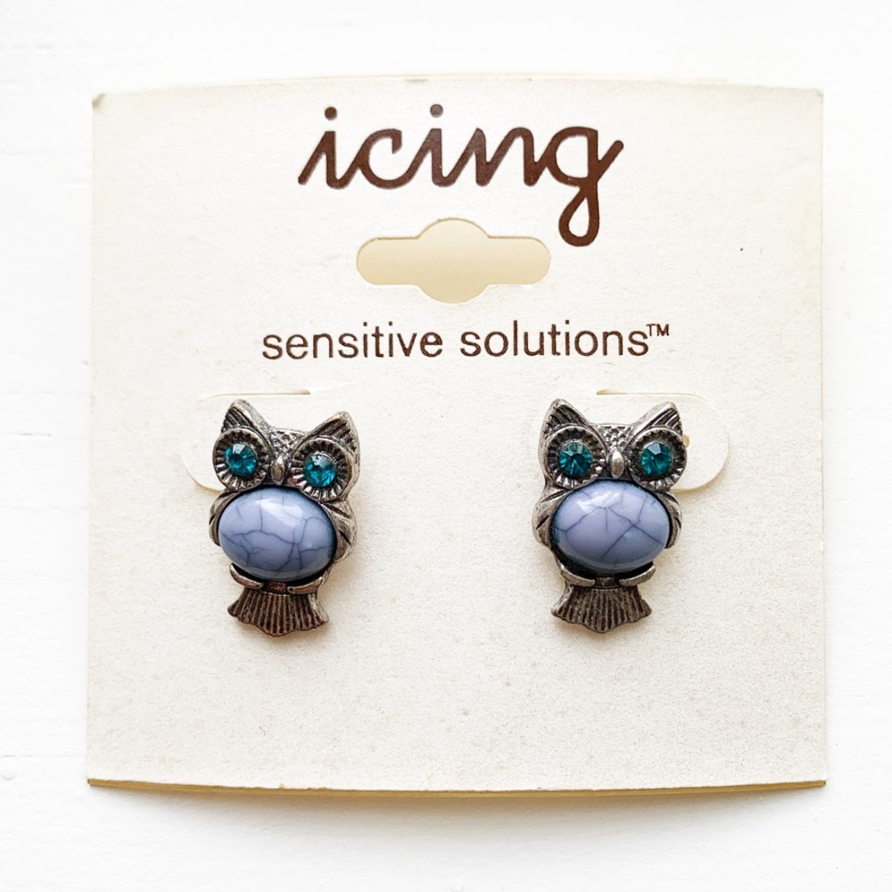 Vintage Claire’s Icing silver & lilac owl earrings
